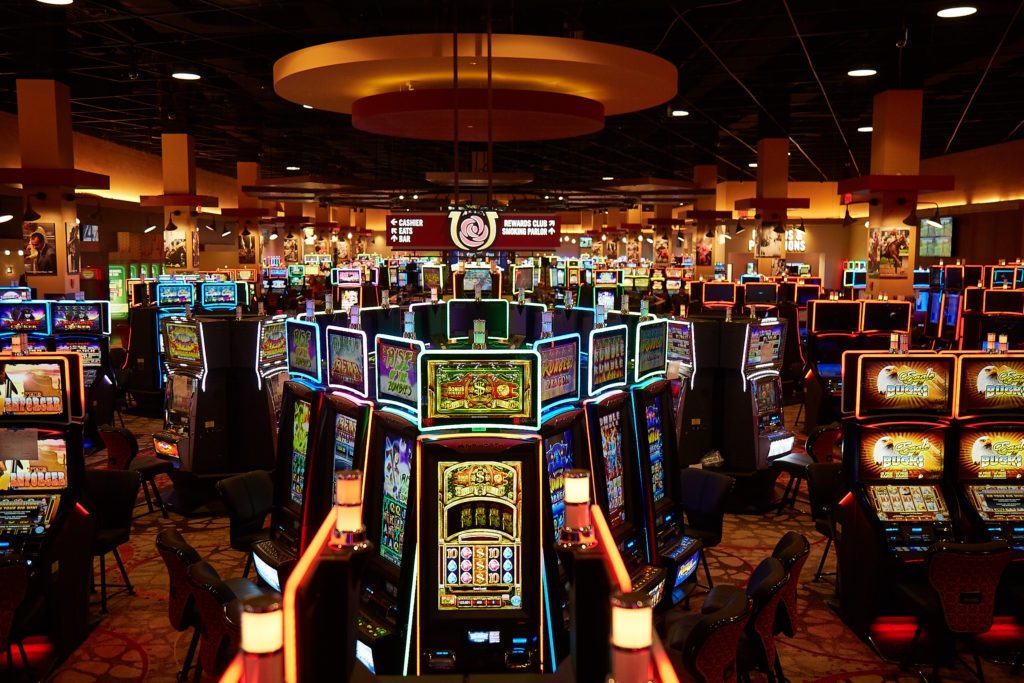 How to play online slot poker games and win real rewards