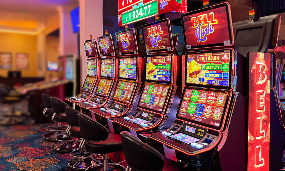 How online slots implement wild symbol mechanics?